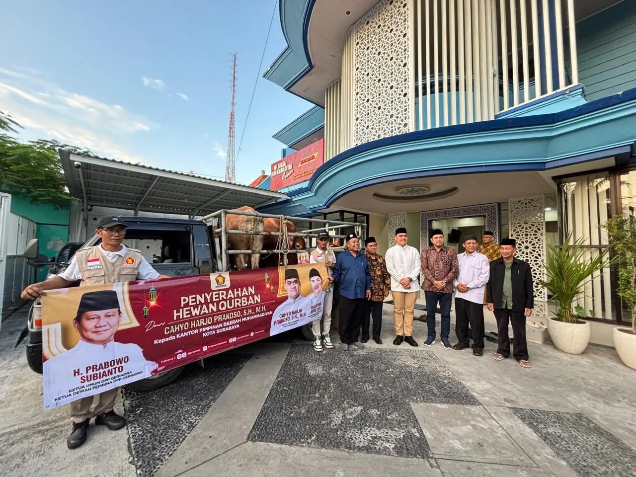 Gerindra Surabaya Salurkan Hewan Kurban ke Muhammadiyah
