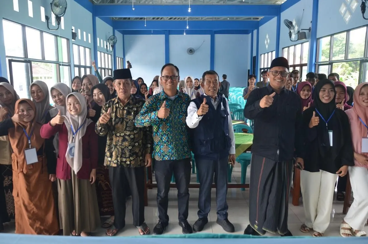 DPR dan BGN Sosalisasikan Program MBG untuk Generasi Sehat di Pulau Bawean