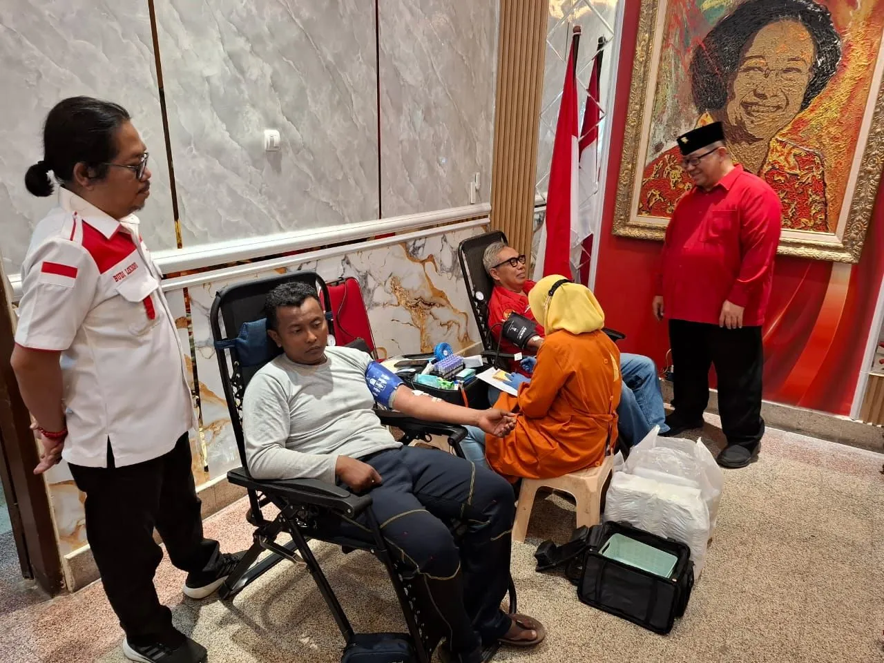PDIP Surabaya Tutup Bulan Bung Karno dengan Donor Darah