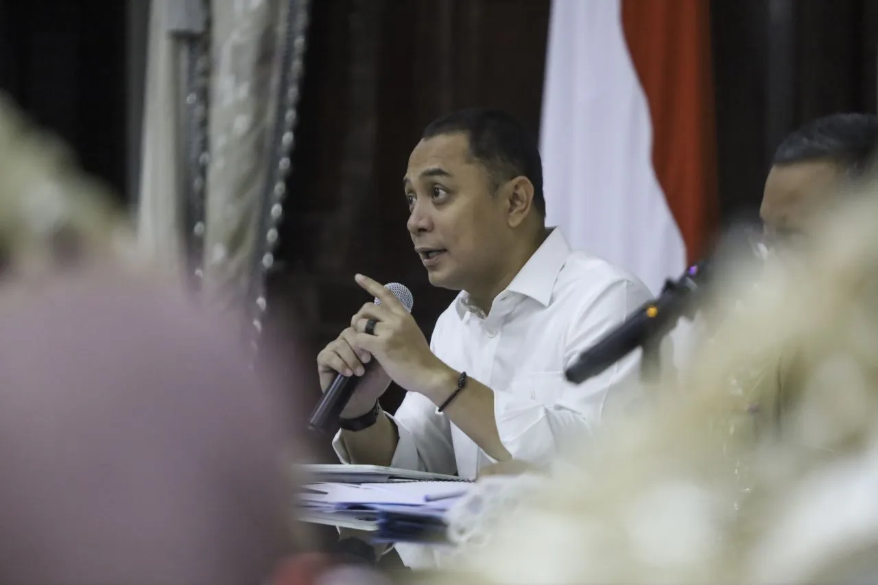 Wali Kota Eri Cahyadi Gratiskan Penerbitan Surat Sehat untuk Pelajar Surabaya Daftar SMK