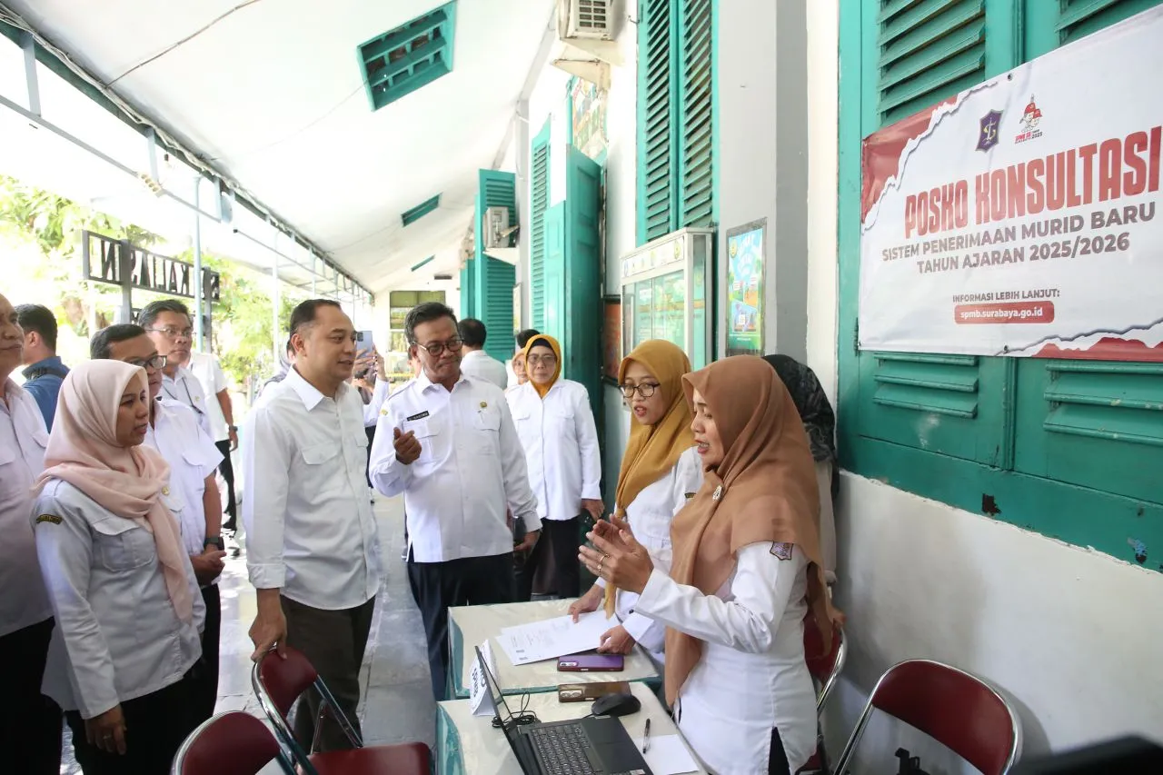 Wali Kota Eri Tinjau Posko SPMB, Pastikan Pendaftaran Sekolah Tanpa Antrean dan Transparan