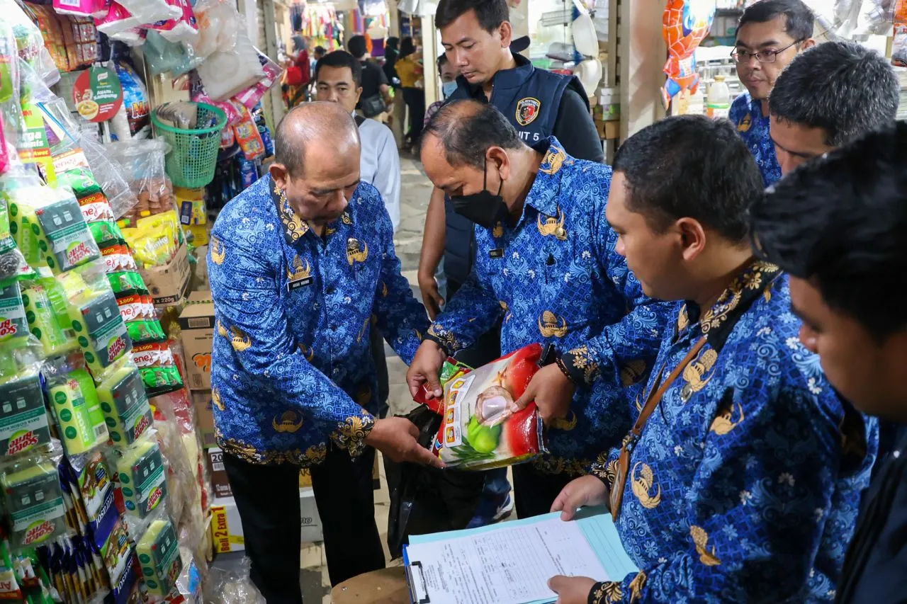 Satgas Pangan Surabaya Sidak Pasar untuk Cegaj Beras Oplosan