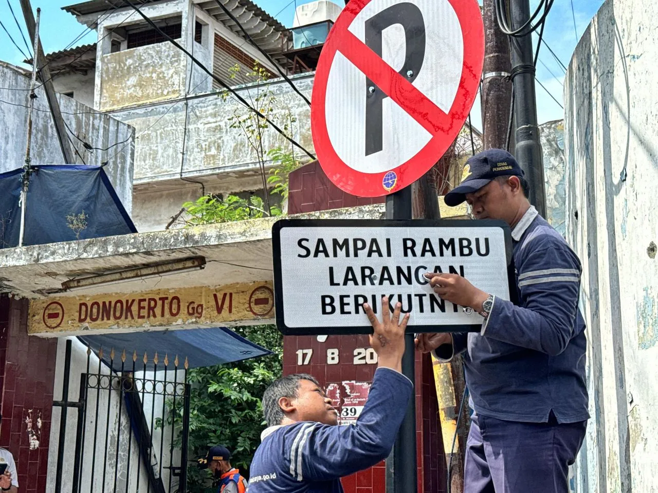 Dishub Surabaya Pasang Rambu Larangan di RS Adi Husada