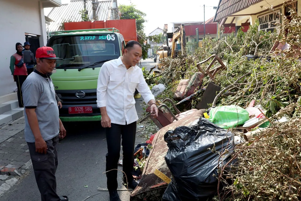 Wali Kota Eri : Kerja Bakti Kok Buang Kasur dan Meja?Itu Sampah Rumah Tangga