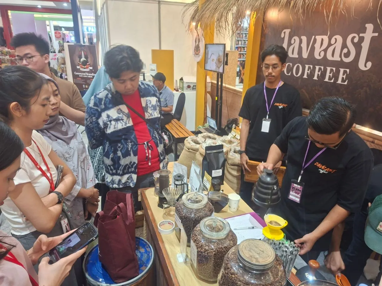 Stand Javaeast Coffee Diserbu Pengunjung, Ramaikan KUKM Expo 2025 di Surabaya
