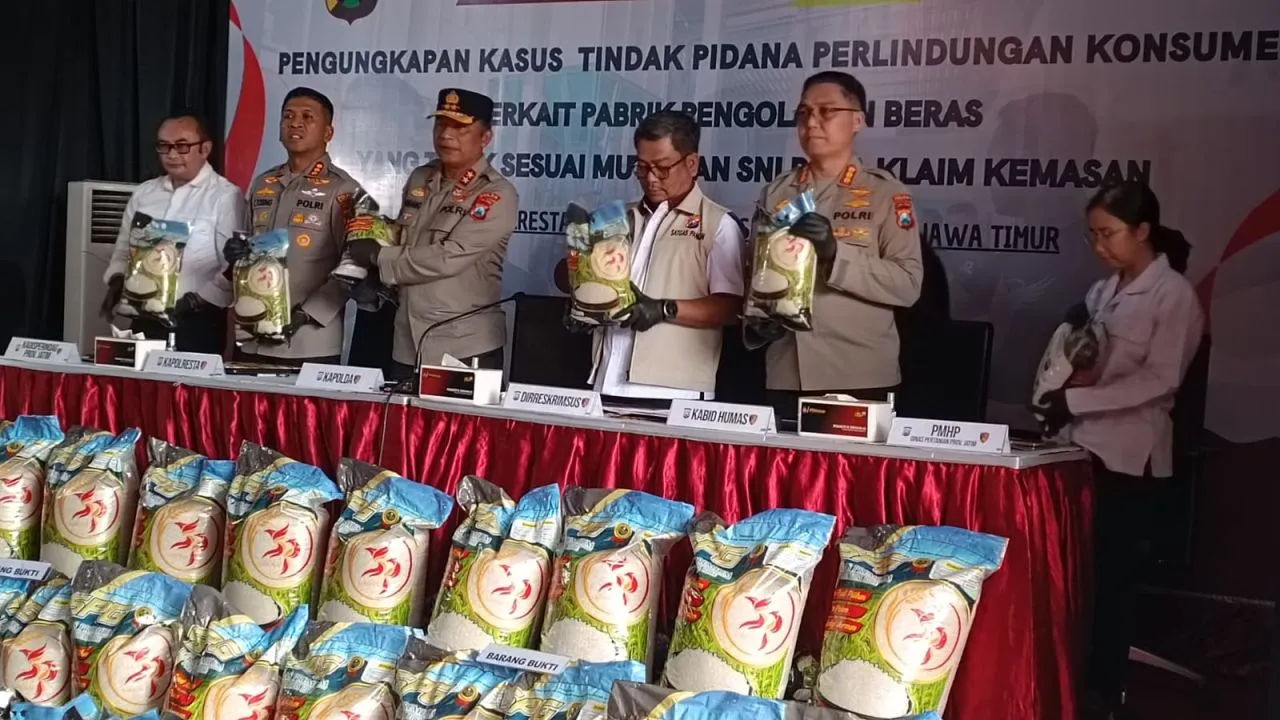 Satgas Pangan Bongkar Beras Premium Oplosan di Sidoarjo, 12,5 Ton Siap Edar