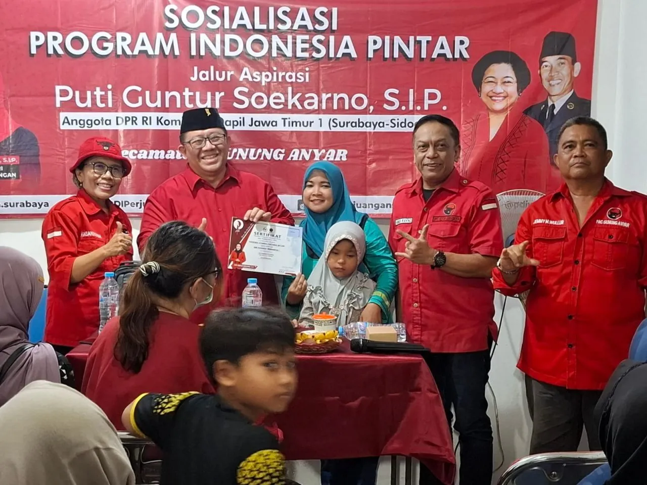 PDIP Surabaya Guyur PIP untuk Warga Miskin Gununganyar