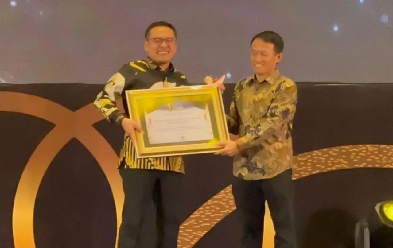 Konsisten dan Menginspirasi, Arif Fathoni Kembali Raih Penghargaan Tokoh Politik Inspiratif