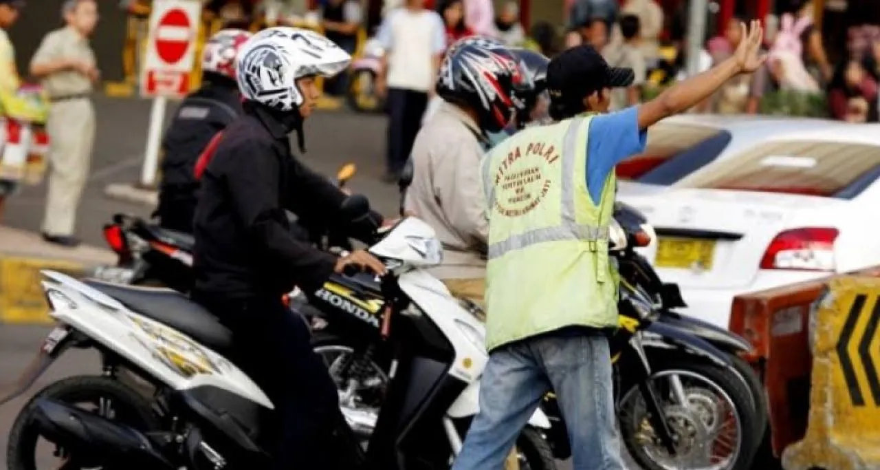 Bikin Macet! 'Polisi Cepek' di Surabaya Bakal Ditindak Tegas