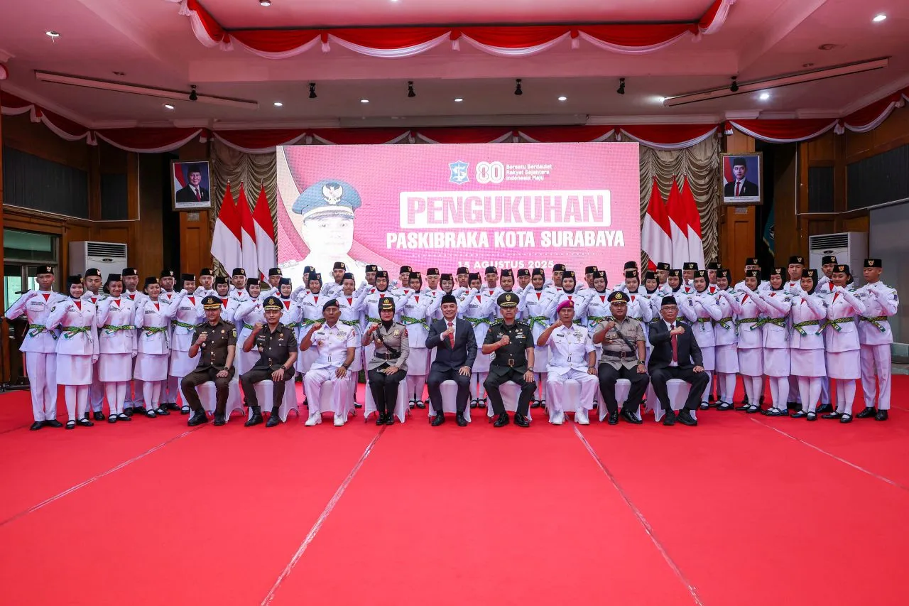 Pemkot Surabaya Kukuhkan 97 Anggota Paskibraka 2025