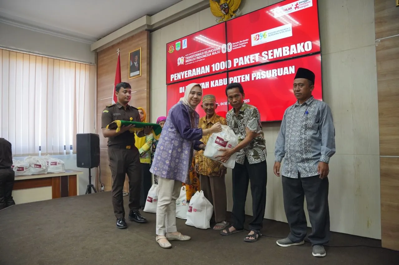 SIER dan Kejari Pasuruan Salurkan 1.000 Sembako di Hari Lahir Kejaksaan