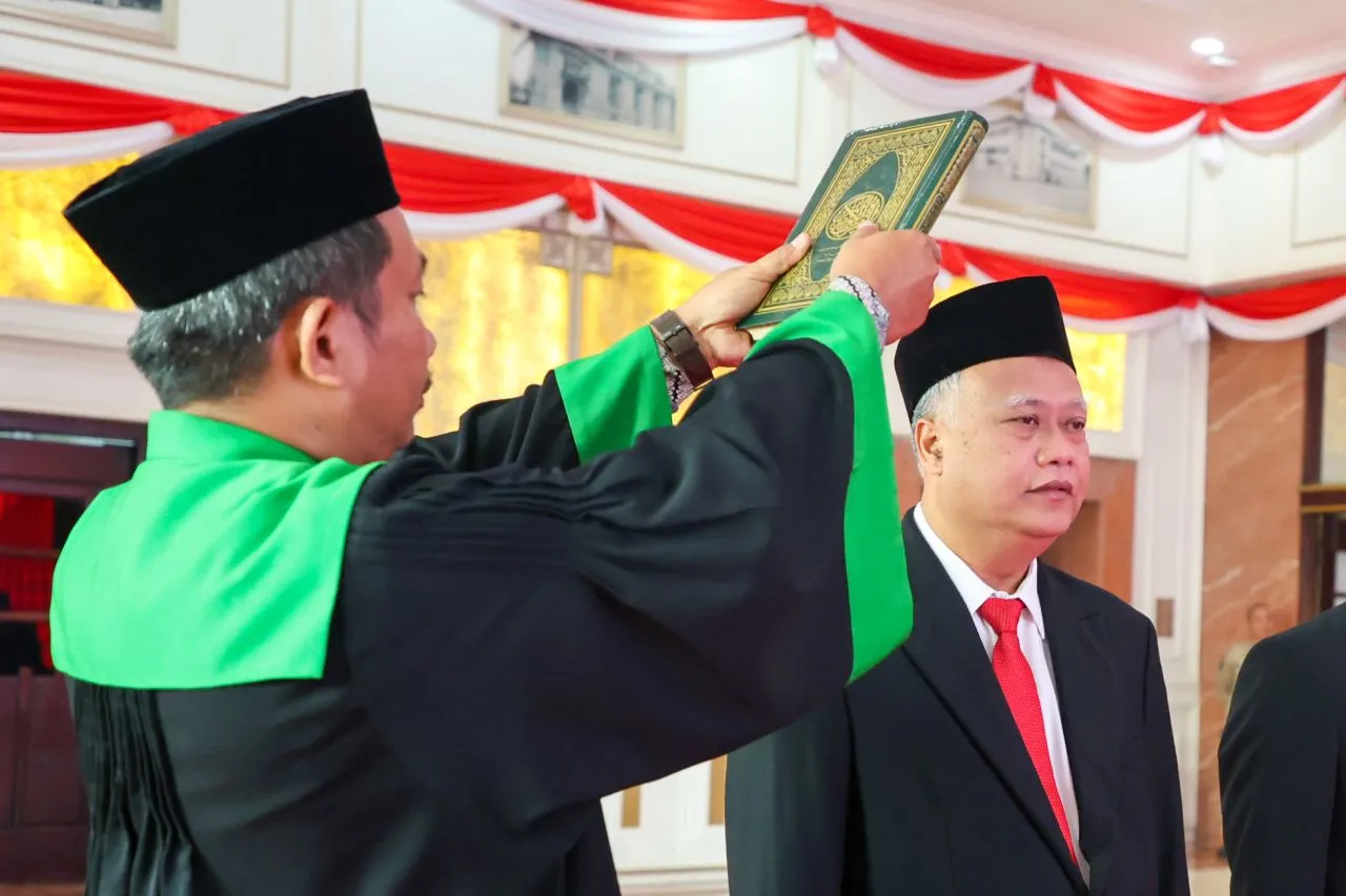 Wali Kota Eri Lantik Lilik Arijanto Jadi Sekda Surabaya