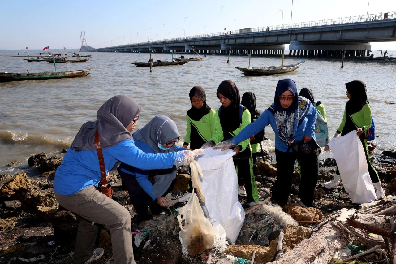 World Cleanup Day, Surabaya Ajak Warga Hidup Tanpa Sampah Plastik