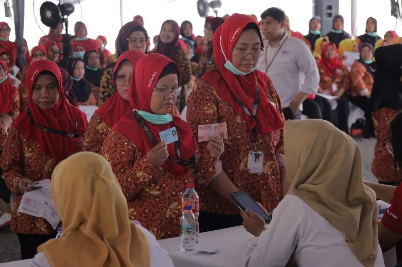 8.767 Warga Surabaya Terima BLT DBHCHT 2025, Pemkot Pastikan Tepat Sasaran