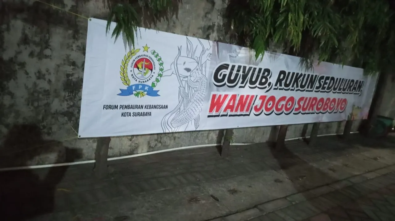 FPK Menjahit Kebersamaan Lewat Seratus Spanduk “Jogo Suroboyo”