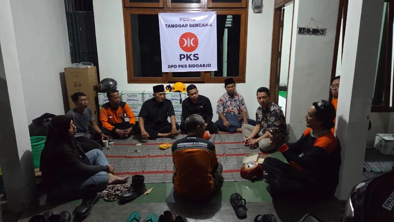 Buka Posko di Area Ponpes Al-Khoziny, Ketua PKS Jatim Minta Relawan Siaga Penuh