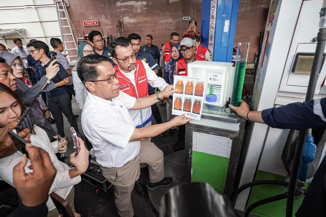 Dirut Pertamina Patra Niaga Tinjau SPBU di Jatim, Tegaskan Komitmen Layani Konsumen