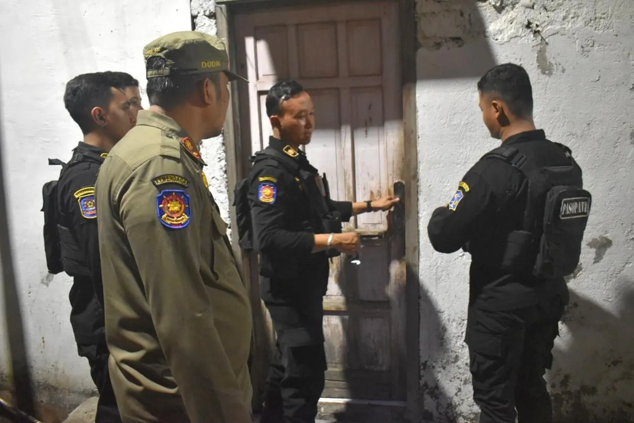 Satpol PP Surabaya Sisir Eks Lokalisasi Moroseneng
