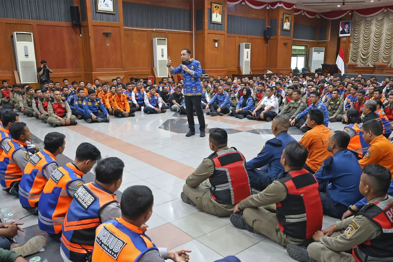 Operasi Besar! Pemkot Surabaya Turunkan Pasukan “PRJ” Pulihkan Fungsi Jalan