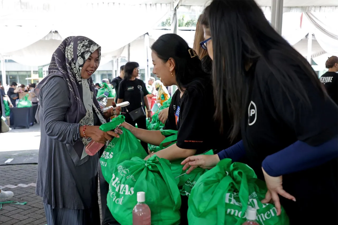 Mawar Sharon Salurkan 4.000 Paket Sembako Lewat Christmas Movement