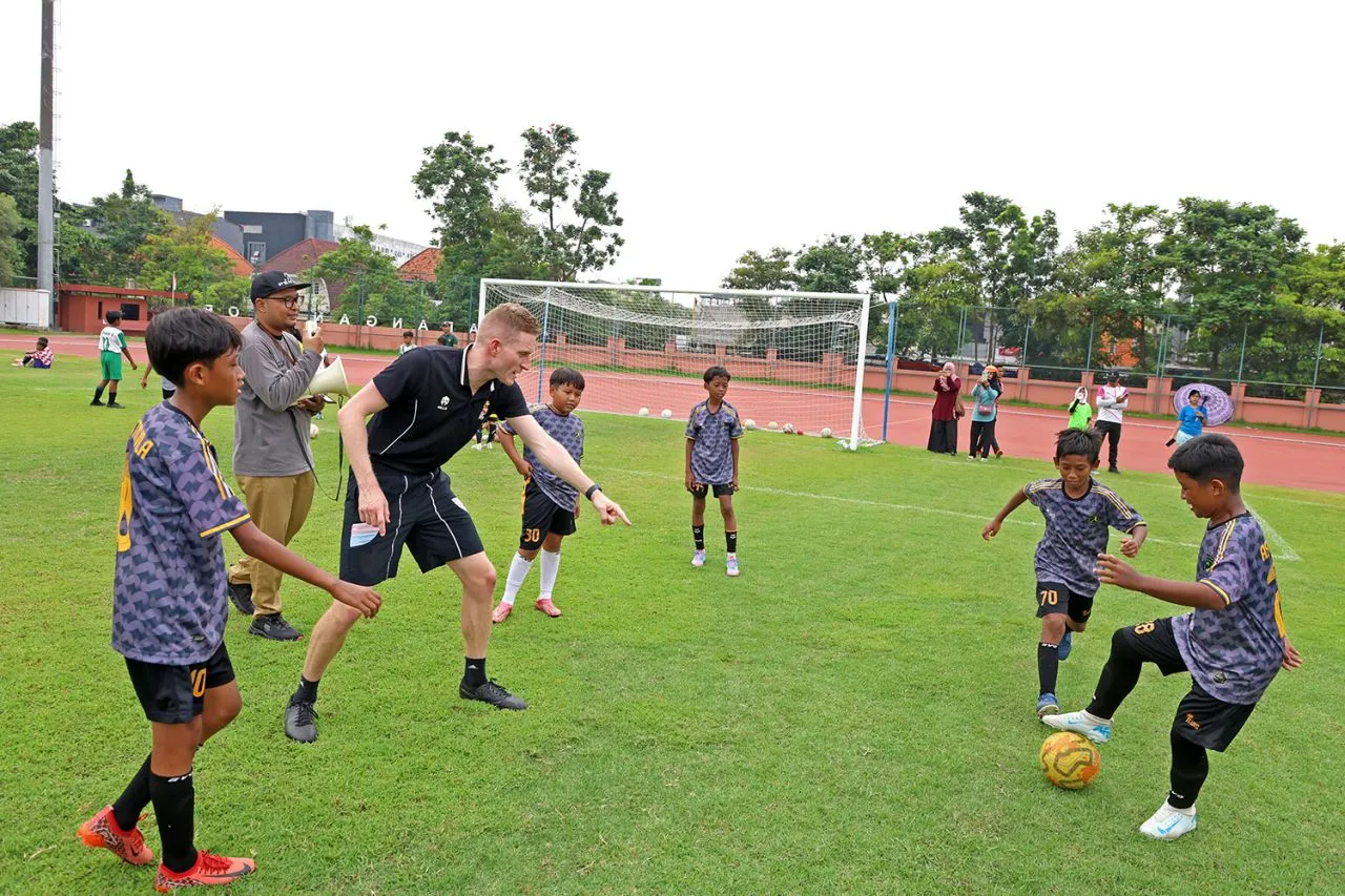 Sentuhan Premier League: Tranmere Rovers Gelar Coaching Clinic di Surabaya