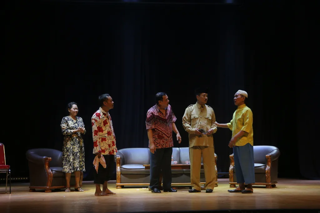 Sabtu, Tessi–Kadir Bintangi Srimulat Show Balai Pemuda Surabaya