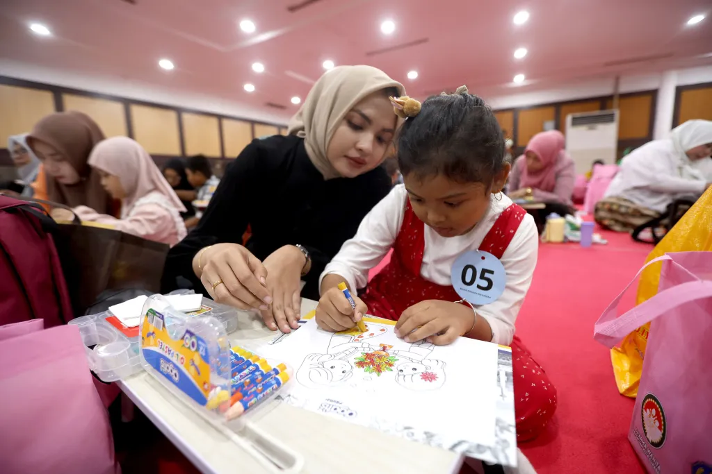 Hari Ibu 2025 di Surabaya, Lomba Gambar Anak hingga Jahit Kancing