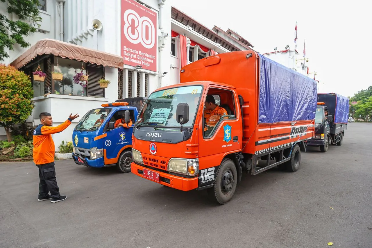 Pemkot Surabaya Kirim Empat Truk Bantuan Kemanusiaan ke Sumatra