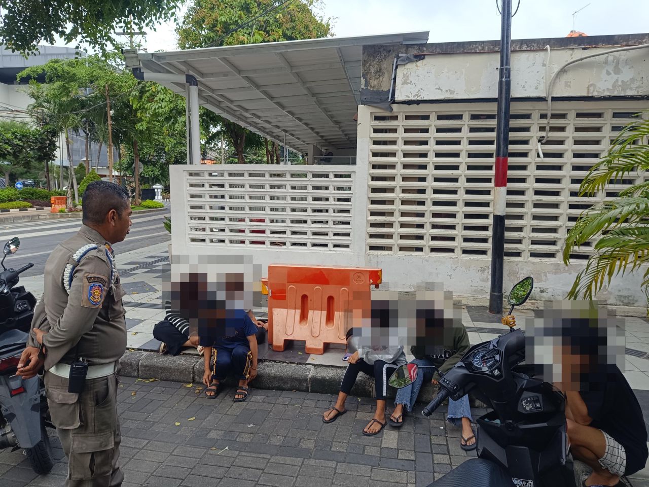 Miris! Perkelahian Remaja di Surabaya Dipicu Ejekan di TikTok