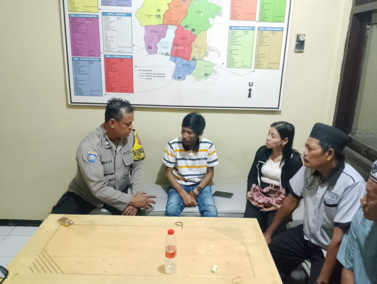 Foto: Pria yang akan berbuat mesum di toilet masjid berhasil diamankan warga