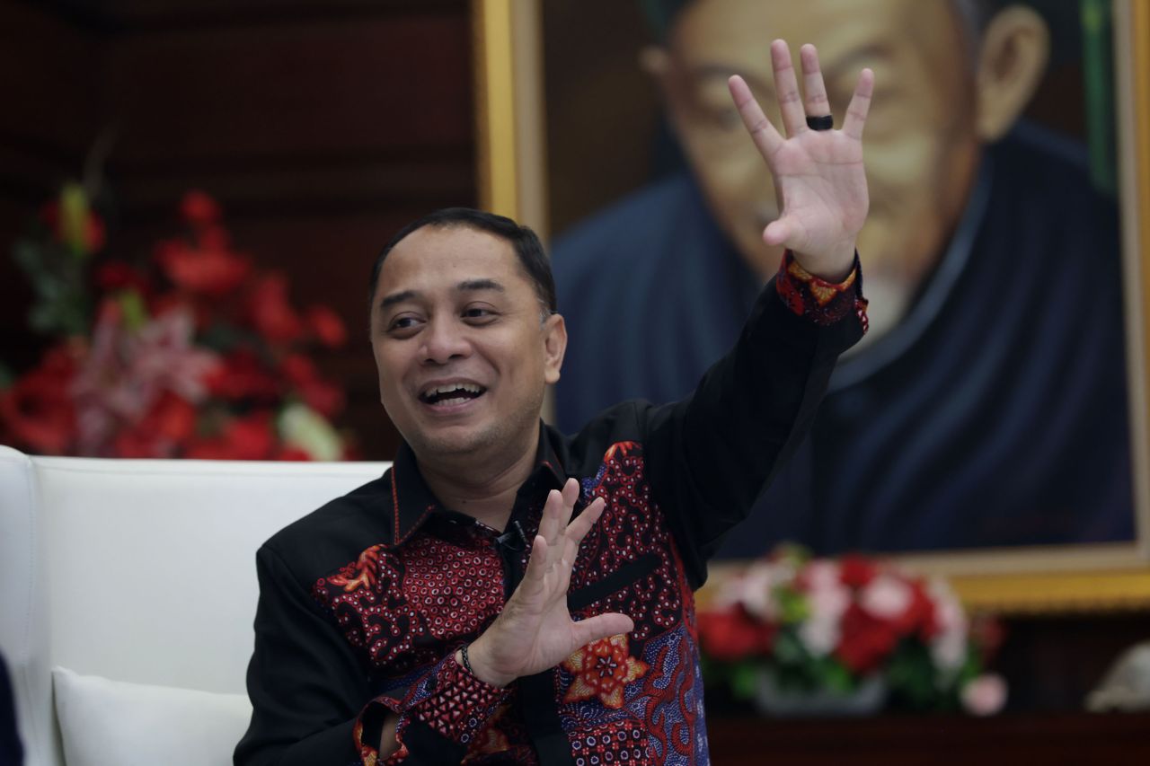 Wali Kota Eri Cahyadi Imbau Warga Surabaya Waspadai Hujan Mikroplastik