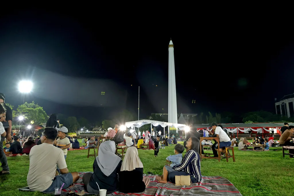 Ramadan Mode On, Tugu Pahlawan Jadi Spot Nongkrong