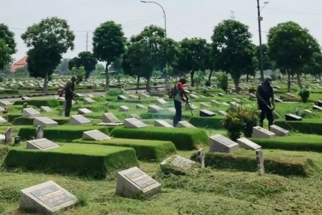 DLH Surabaya: Jika Ada Tarik Parkir di Makam, Laporkan!