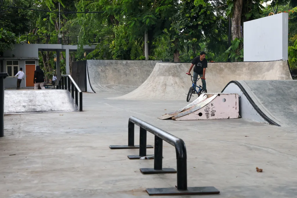 Skate & BMX Park Kalimas Dipoles, Adrenalin Atlet Surabaya Terpacu