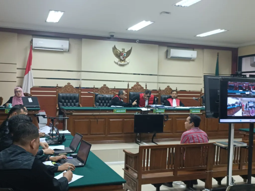 Khofifah Absen di Sidang Hibah Pokmas, Minta Penundaan