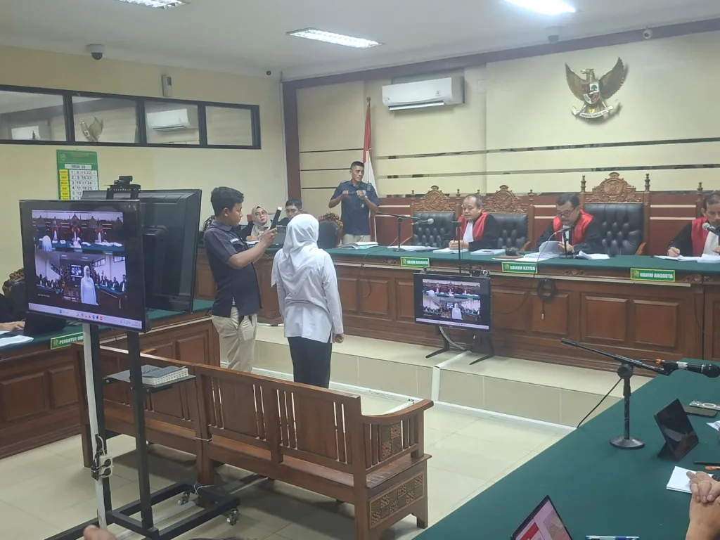 Sidang Tipikor Surabaya, Khofifah Lugas Bantah Isu Fee Ijon Hibah