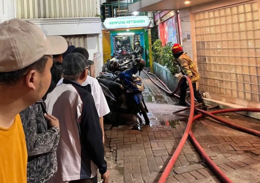 Jalan Tunjungan Gelap, Kampung Ketandan Surabaya Terbakar!