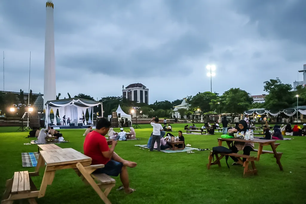 Mini Camping dan Ludruk Tutup Ramadan 2026 di Tugu Pahlawan