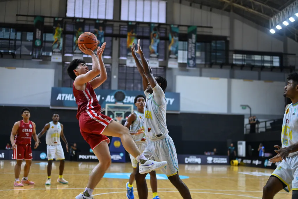 Tim Basket Putra dan Putri Ubaya Juara Campus League Basketball Regional Surabaya