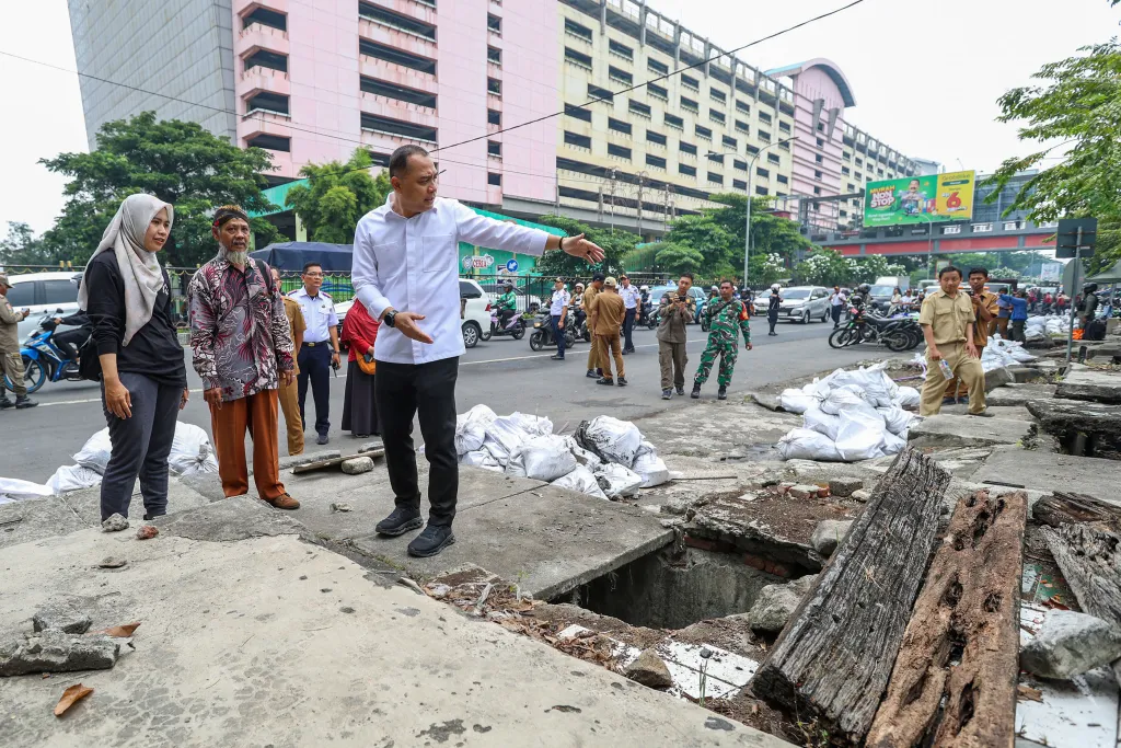 Pemkot Surabaya Lebarkan Jalan Stasiun Wonokromo untuk Urai Macet
