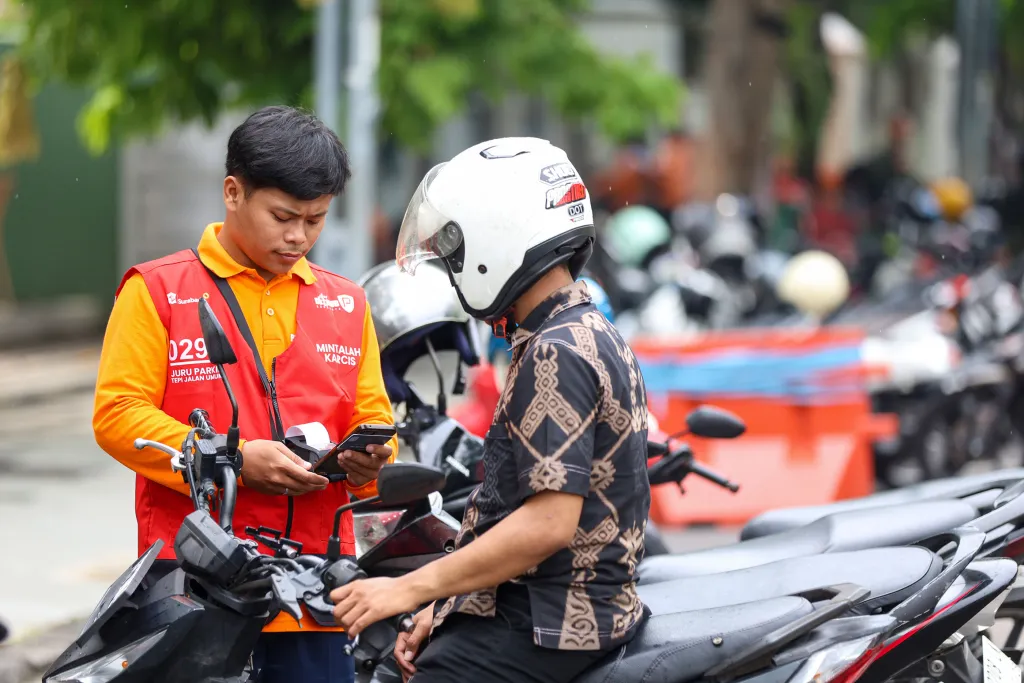 Dishub Surabaya Berlakukan Promo Parkir Digital Rp733 di Puluhan Titik