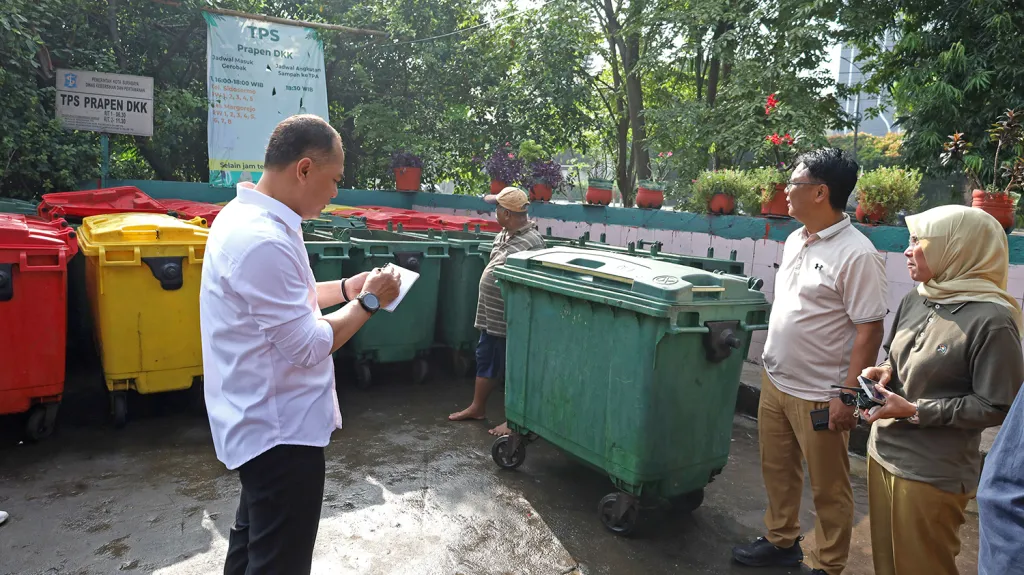 Pemkot Surabaya Dorong Warga Raup Cuan dari Sampah Plastik