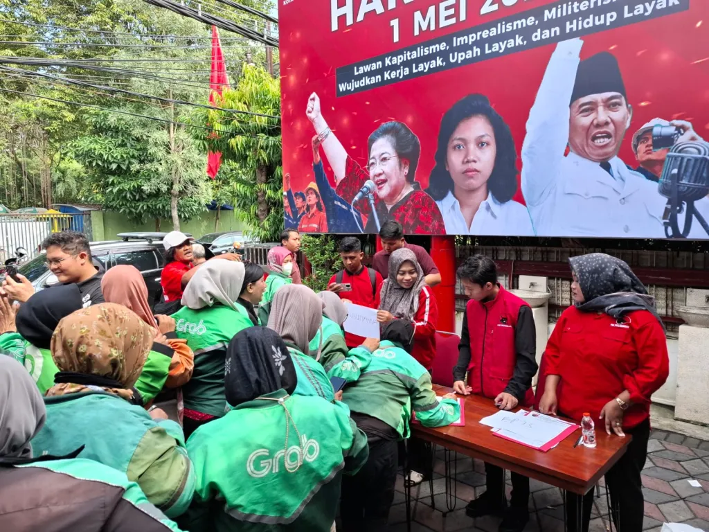 PDIP Surabaya Serap Aspirasi Ojol Perempuan di Hari Buruh
