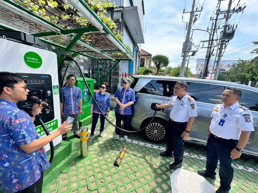 Lima SPKLU Resmi Beroperasi di Surabaya