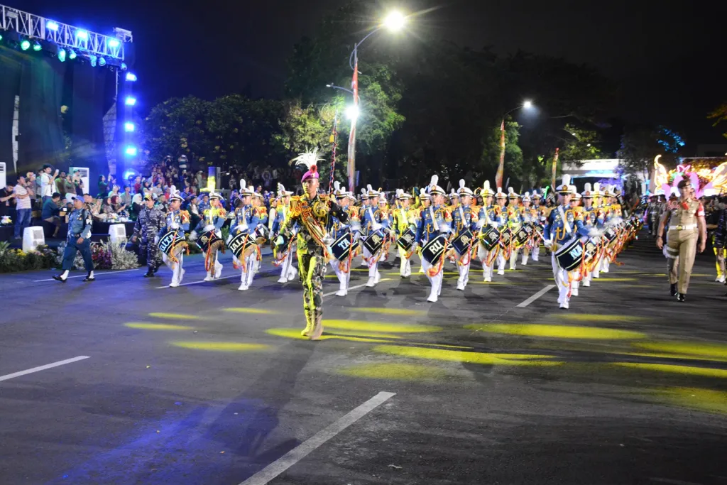 Ribuan Warga Tumpah Ruah Saksikan Surabaya Vaganza Festival of Lights