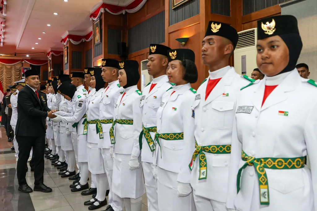 Begini Pesan Wali Kota Eri kepada 98 Paskibraka 