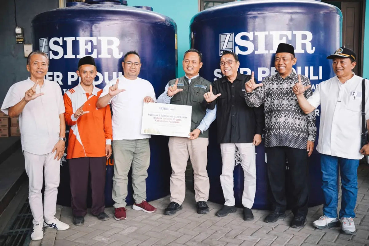 SIER Salurkan Dua Tandon Air untuk Warga Terdampak Kebakaran Gunung Arjuno