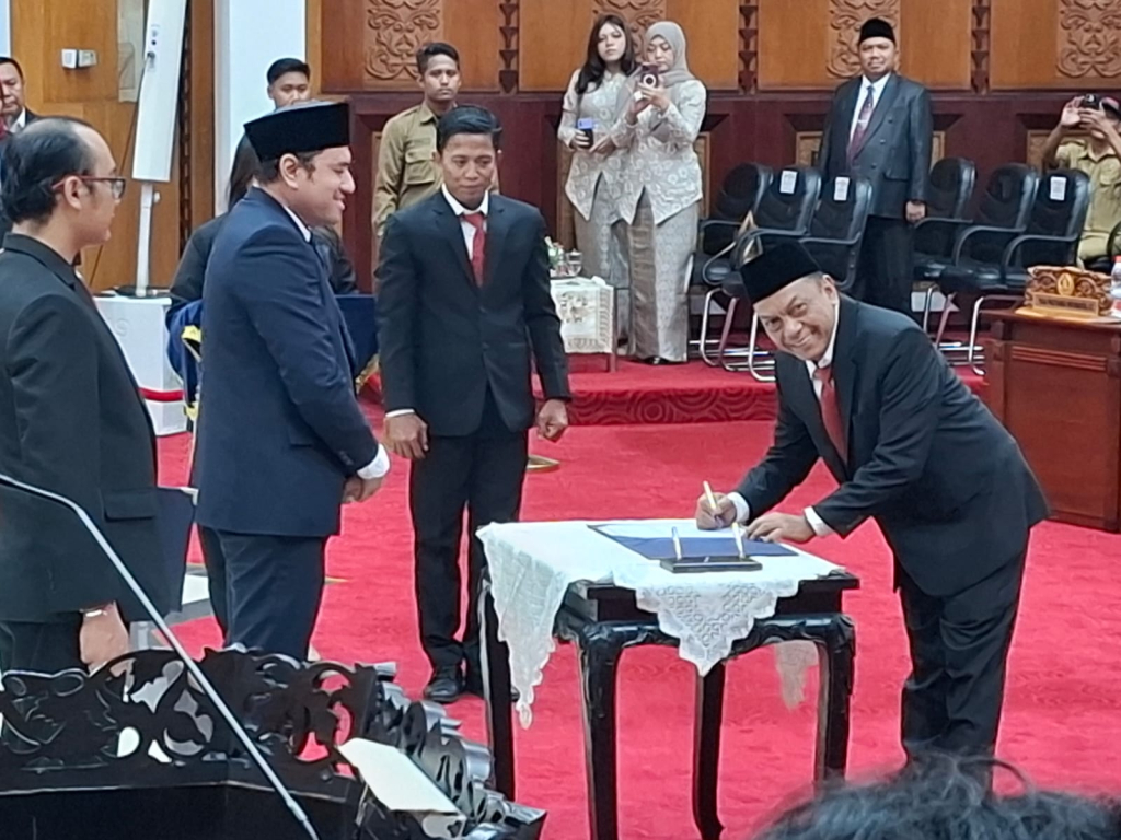 Anas Karno Resmi Duduki Kursi DPRD Surabaya Lewat PAW