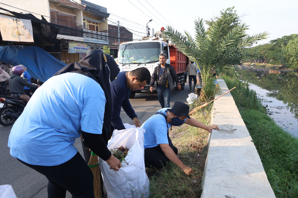 WFH Jumat Dimulai, ASN Surabaya Kerja Bakti Wujudkan Indonesia Asri