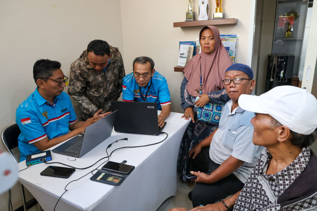 Kota Surabaya Uji Coba Perlinsos Digital, Ini Manfaatnya Bagi Penerima Bansos